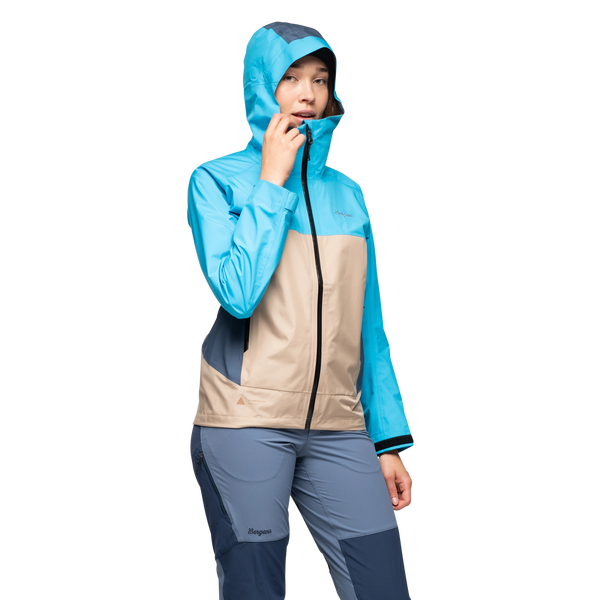 Bergans Women's Vaagaa 3L Shell Jacket Hardshelljacke aqua lagoon warm sand granite blue Regenjacke Damen Auf und Davon Outdoor Equipment