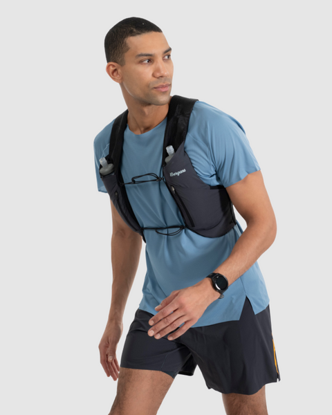 bergans Y LightLine Hydration Vest 5 | Laufweste Trailrunning Weste Laufrucksack schwarz Auf und Davon Outdoor Equipment