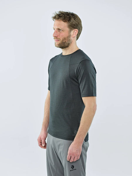 blackyak Herren Kabru Merino T-Shirt | Merinoshirt peat Merino Sportshirt Merino Funktionsshirt Auf und Davon Outdoor Equipment