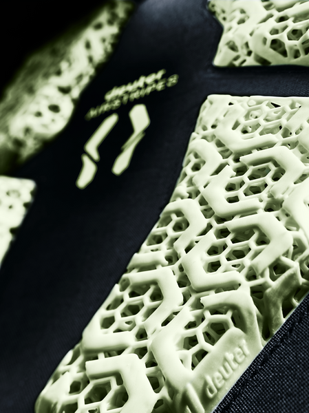 deuter Hiline 8 | Fahrradrucksack phosphor-black MTB Rucksack mit Protektor Auf und Davon Outdoor Equipment