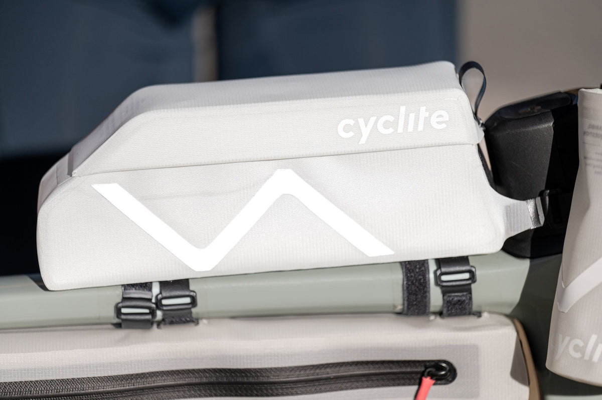 CYCLITE Top Tube Bag 03 Oberrohrtasche in Light Grey am Fahrrad