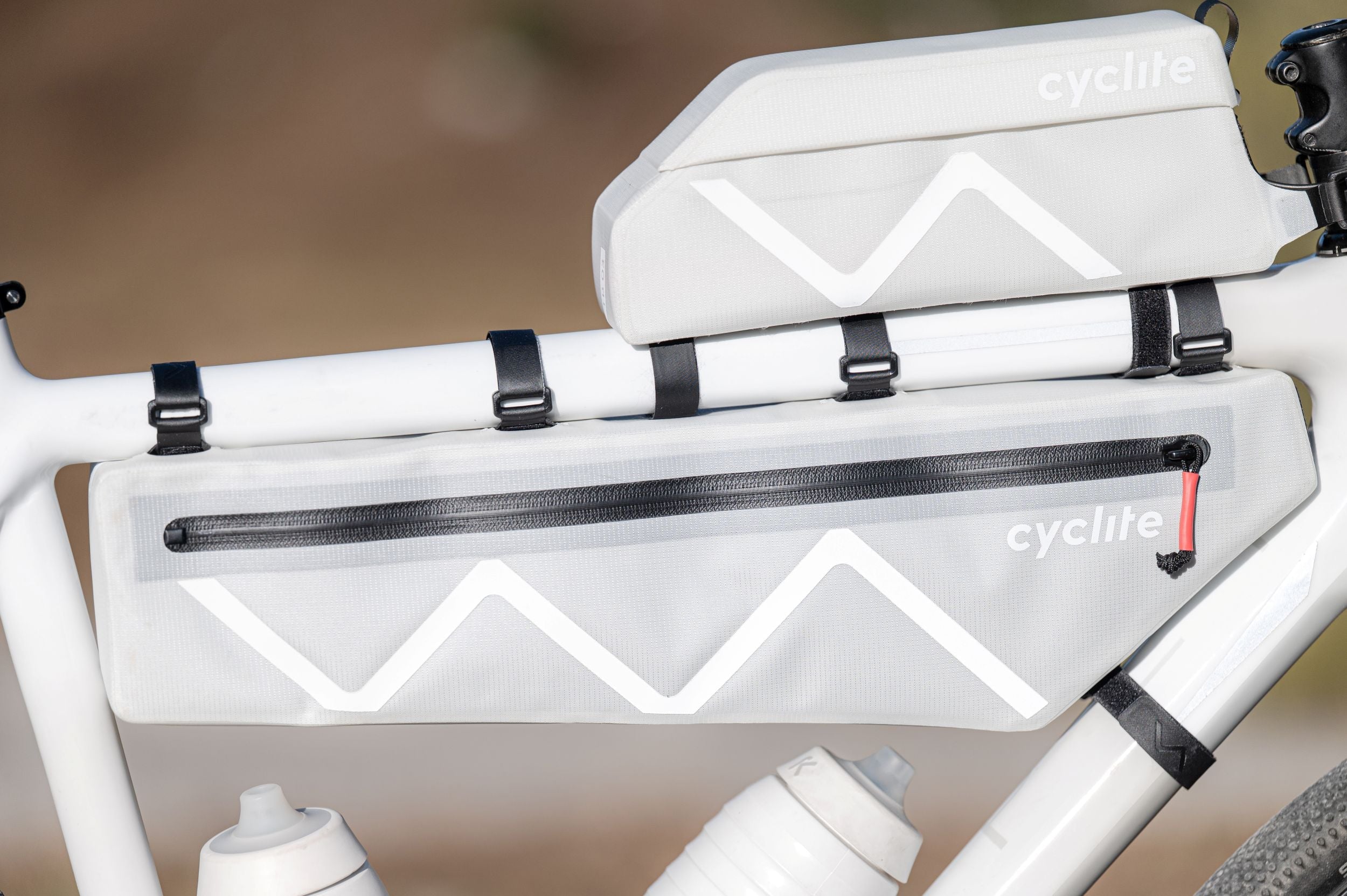 Fahrrad mit CYCLITE Bikepacking-Taschen unterwegs