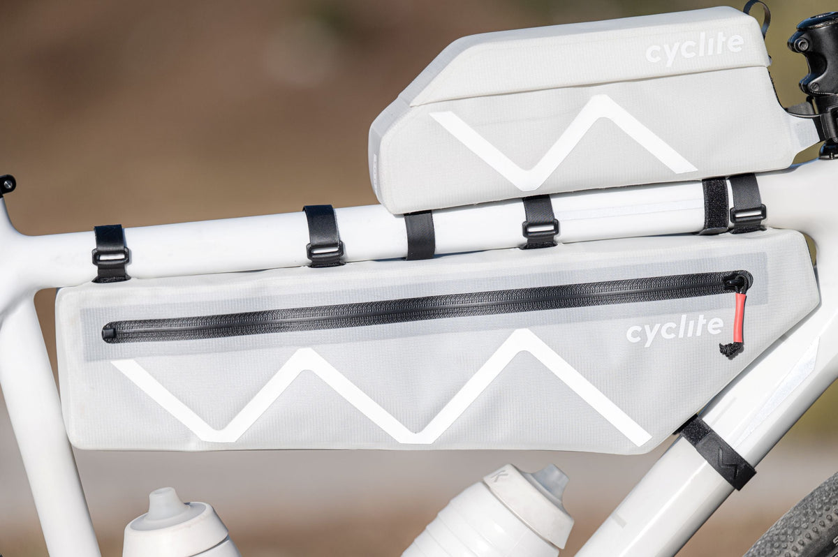 Fahrrad mit CYCLITE Bikepacking-Taschen unterwegs
