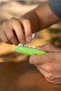 Coghlans Camp Knife 7 Funktionen im Einsatz