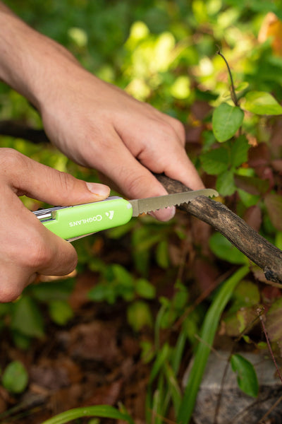 Coghlans Camp Knife 11 Funktionen im Einsatz