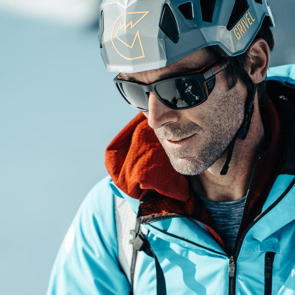 Julbo SHIELD Reactiv 2-4 Polarized | Gletscherbrille schwarz-orange Auf und Davon Outdoor Equipment