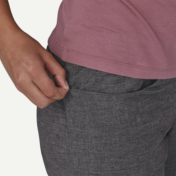 Patagonia Women's Hampi Rock Pants - Short | Kletterhose ink black Damen Kletterhose schwarz meliert Auf und Davon Outdoor Equipment