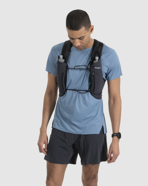 bergans Y LightLine Hydration Vest 5 | Laufweste Trailrunning Weste Laufrucksack schwarz Auf und Davon Outdoor Equipment