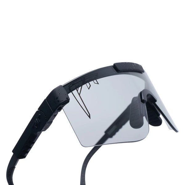 Pit Viper The Originals 2.0 Regular Photochromic - Blacking Out | Fahrradbrille Laufbrille schnelle Brille farbverändernd Auf und Davon Outdor Equipment