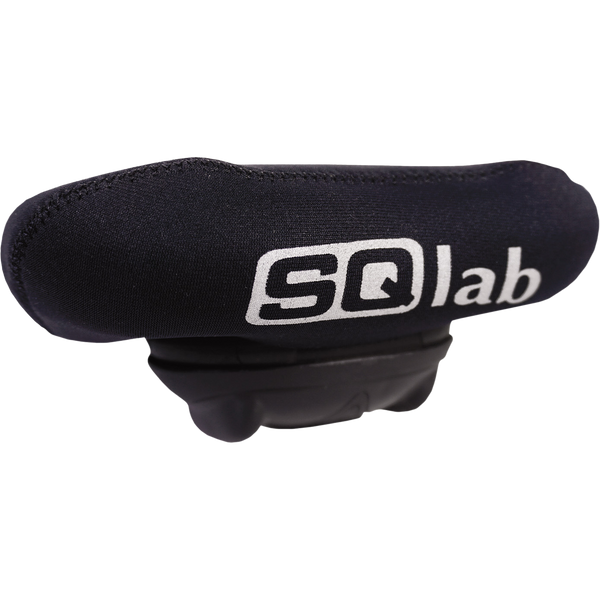 SQlab Neopren Sattelschutz Rückansicht mit reflektierendem Logo